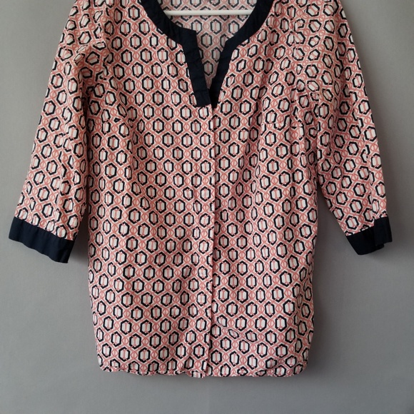 X CROFT & BARROW V NECK 3/4 SLEEVE PRINTED BLOUSE - Picture 2 of 6